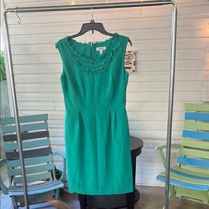 Green Sleeveless Dress
Pit pit 19”, waist 16” across